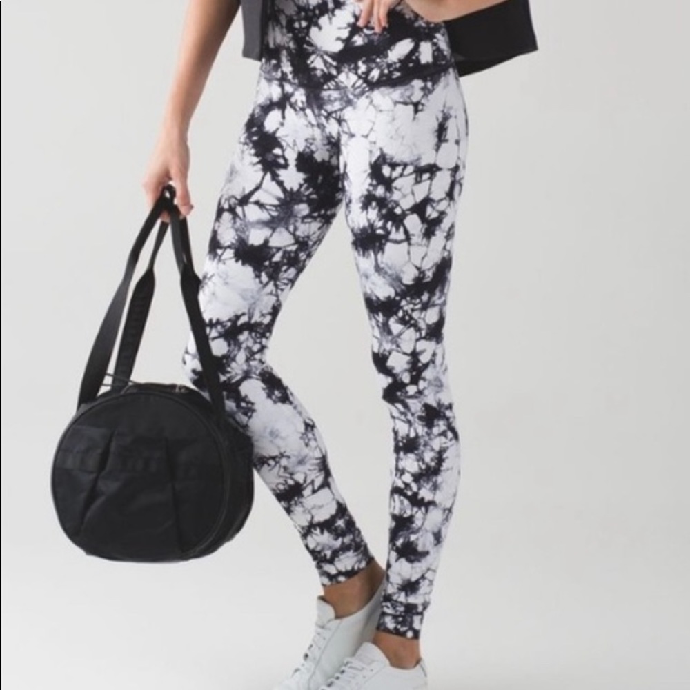 Lululemon Wunder Under dual Shibori 25